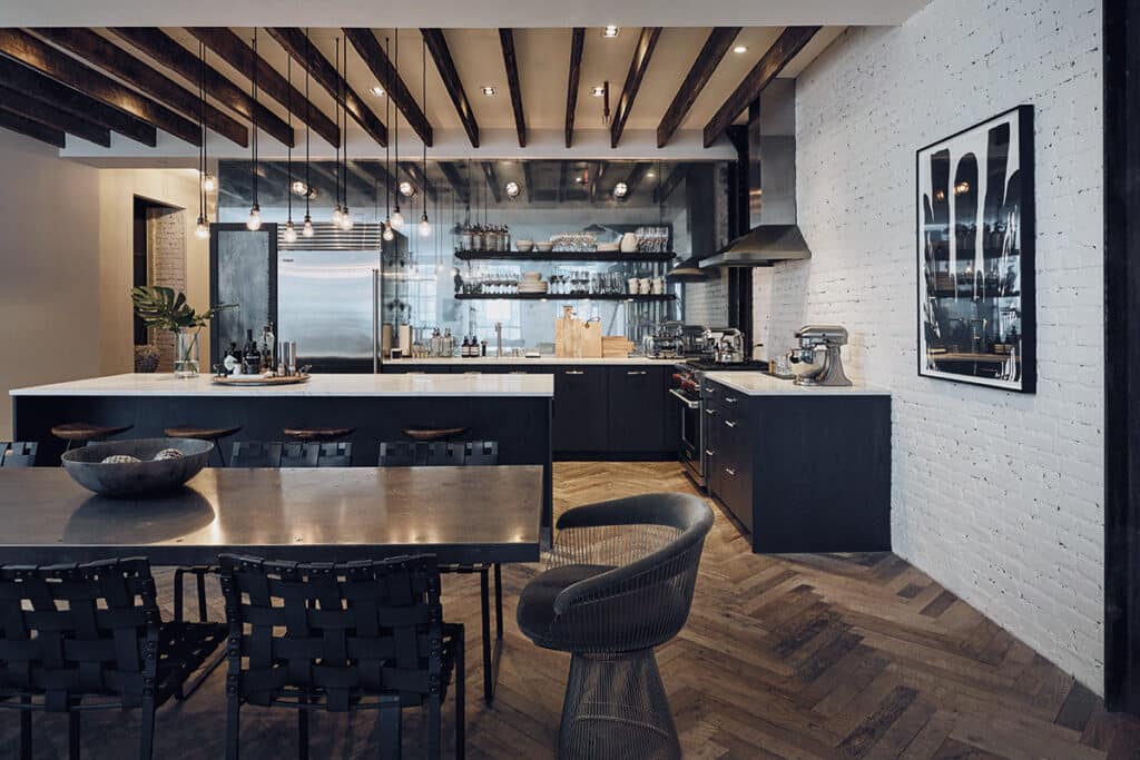 Loft en Broadway: el arte de combinar lo industrial con el lujo discreto 4 Cocina de loft en Broadway.