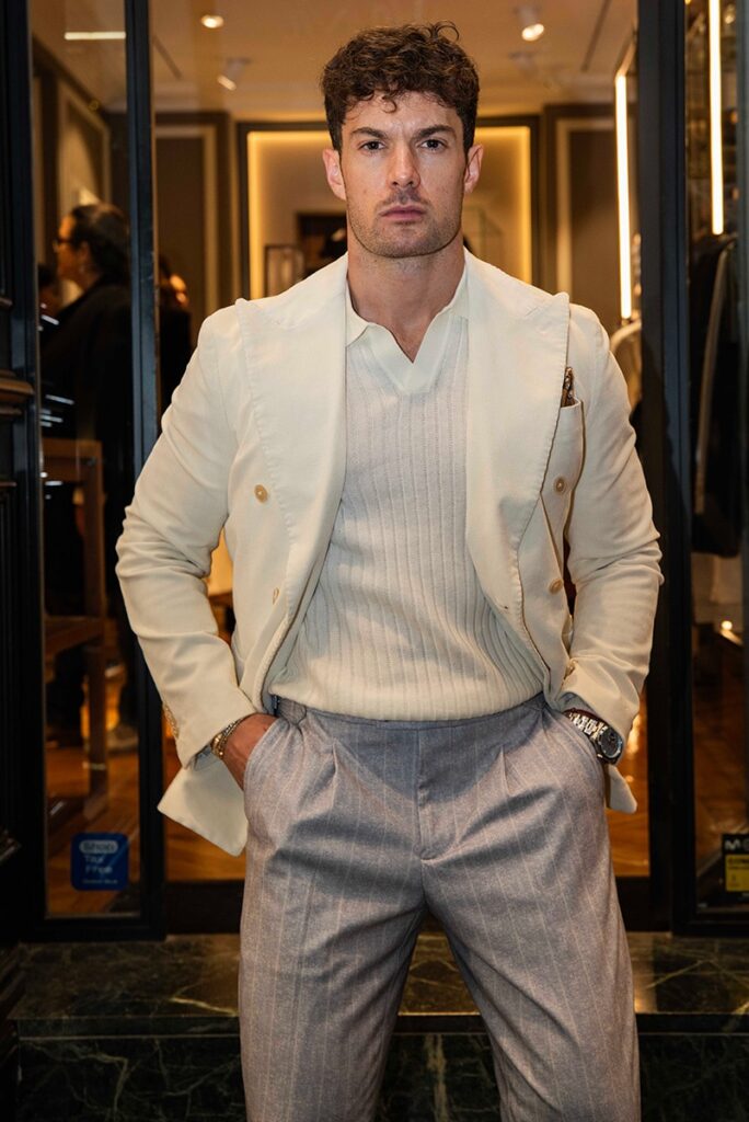 Moda, música y estilo: así celebró Dan John la Navidad en Serrano 14 Alejandro Rubio en un evento navideño de Dan John en Madrid.