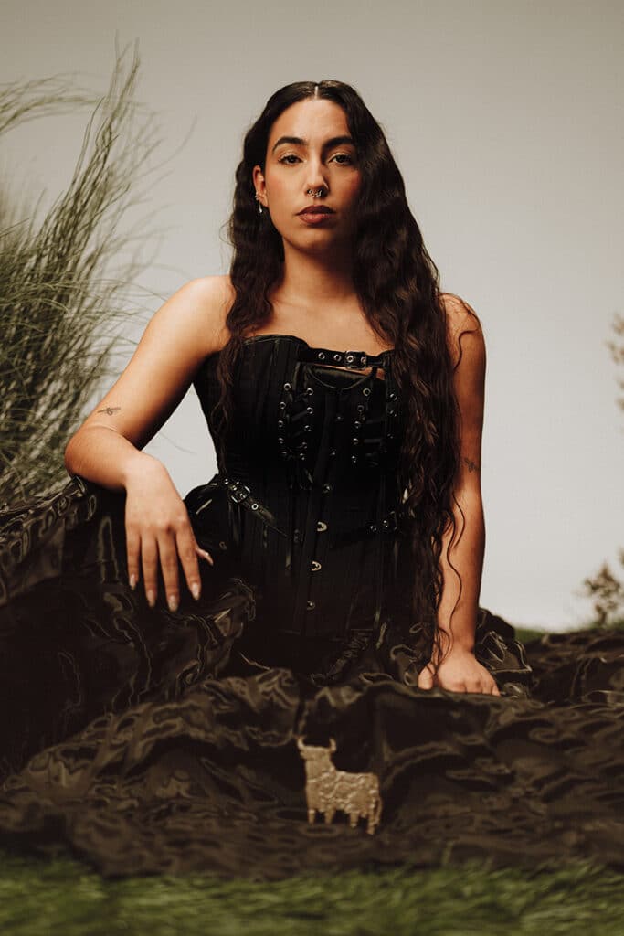 Osborne y María José Llergo presentan un poema audiovisual que reinterpreta el icónico Toro de Osborne 2 Osborne y María José Llergo.