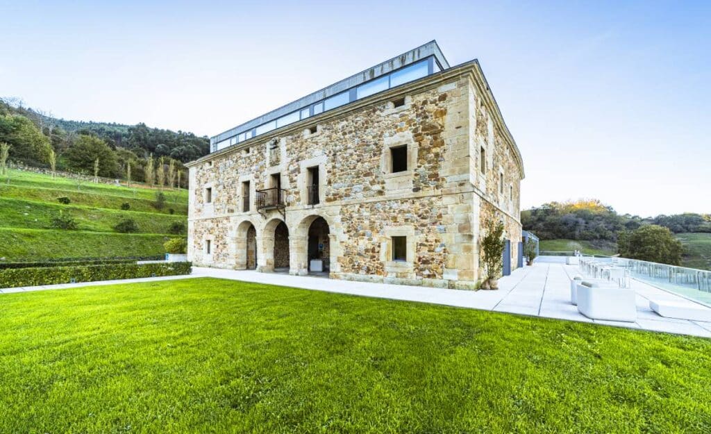 Pico Velasco, el único hotel con Estrella Michelin de Cantabria.