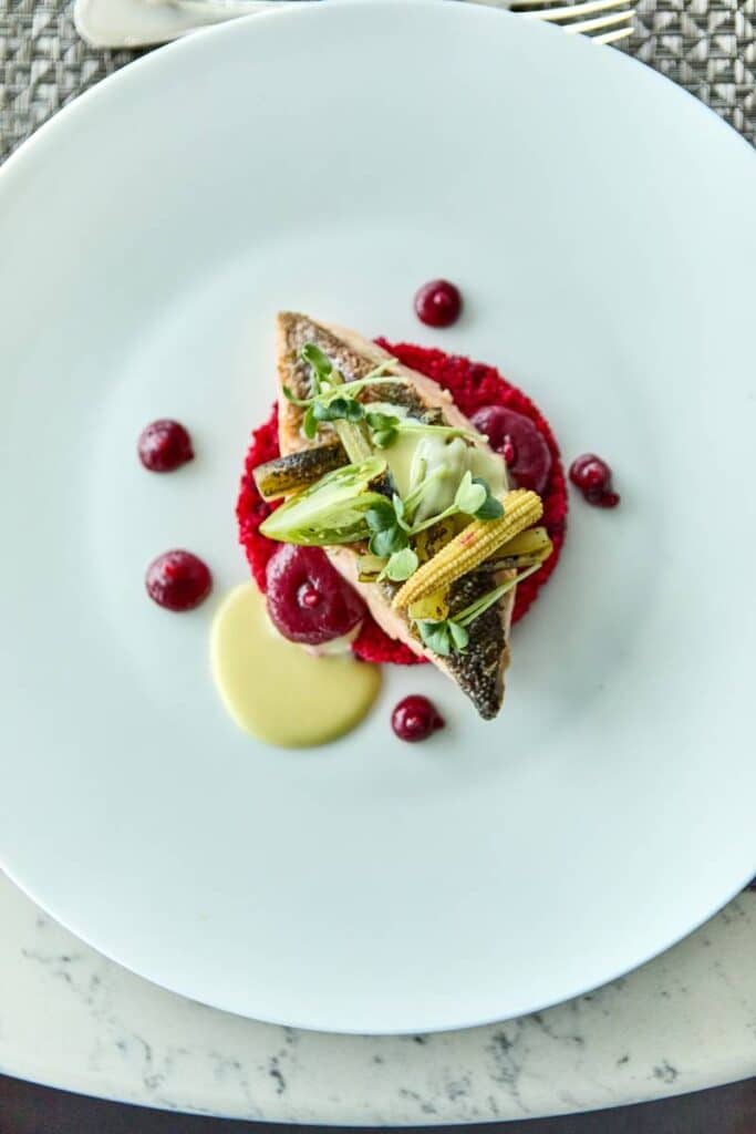 Plato de Riverside Luxury Cruise.