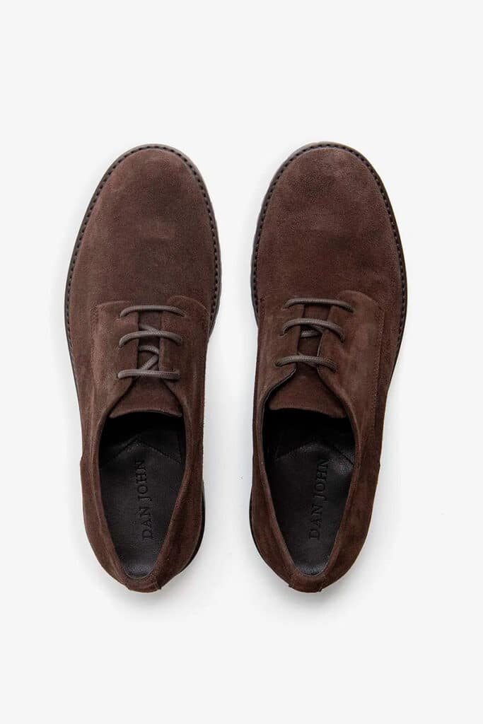 Moda, música y estilo: así celebró Dan John la Navidad en Serrano 13 Zapato derby ante marrón oscuro de Dan John.