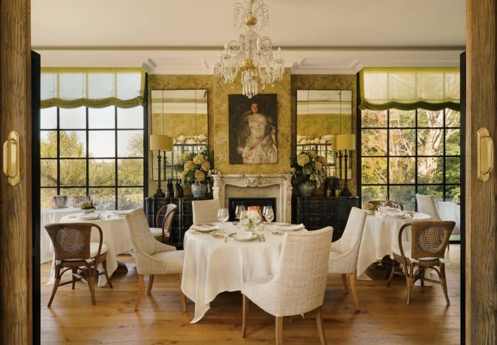 El Palacio de la Helguera se convierte en refugio navideño de lujo en Cantabria 3 Comedor del Palacio de la Helguera en Cantabria.