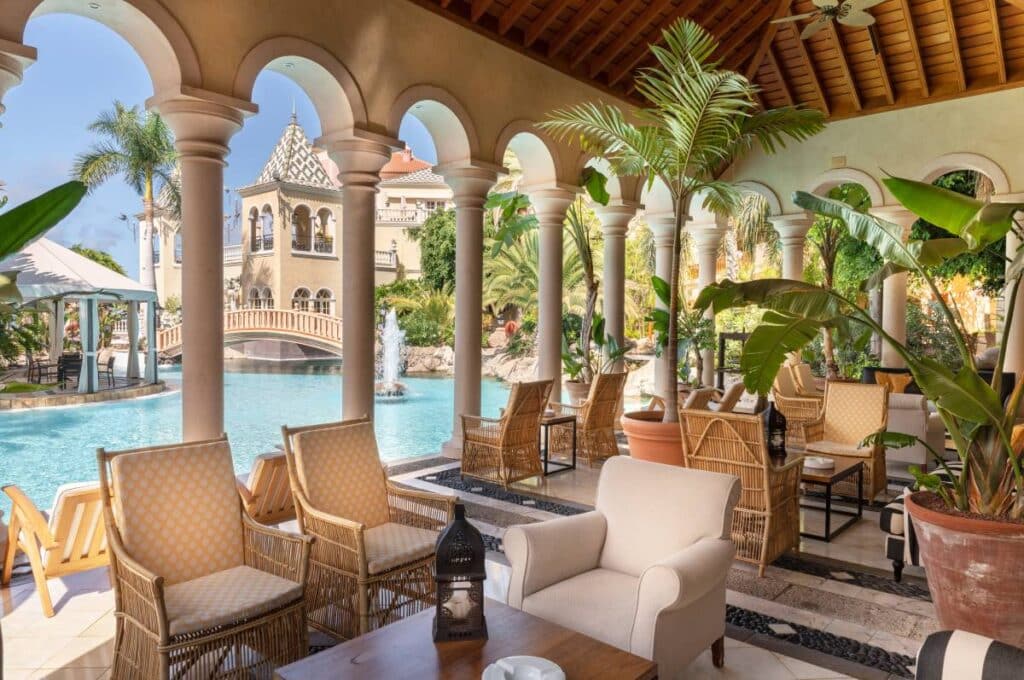 Hotel Bahía del Duque.