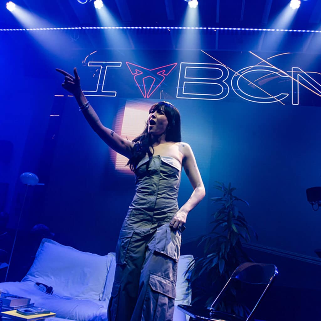 Concierto de Aitana en CASA SEAT, en el Paseo de Gracia de Barcelona.