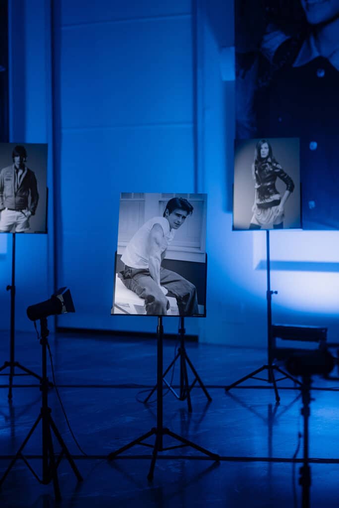 Family Grammar, exposición que celebra el 25º aniversario de Blauer en la Trienal de Milán.