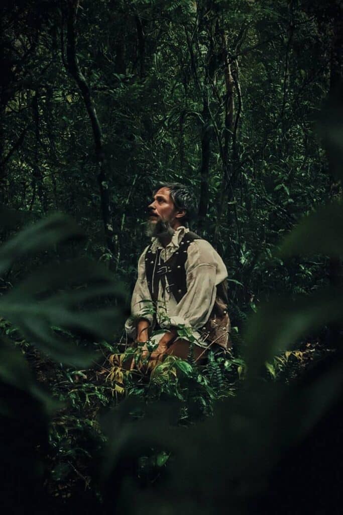 García Bernal, en un fotograma de la película Magallanes.