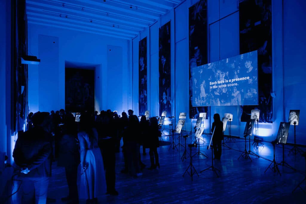 Family Grammar, exposición que celebra el 25º aniversario de Blauer en la Trienal de Milán.