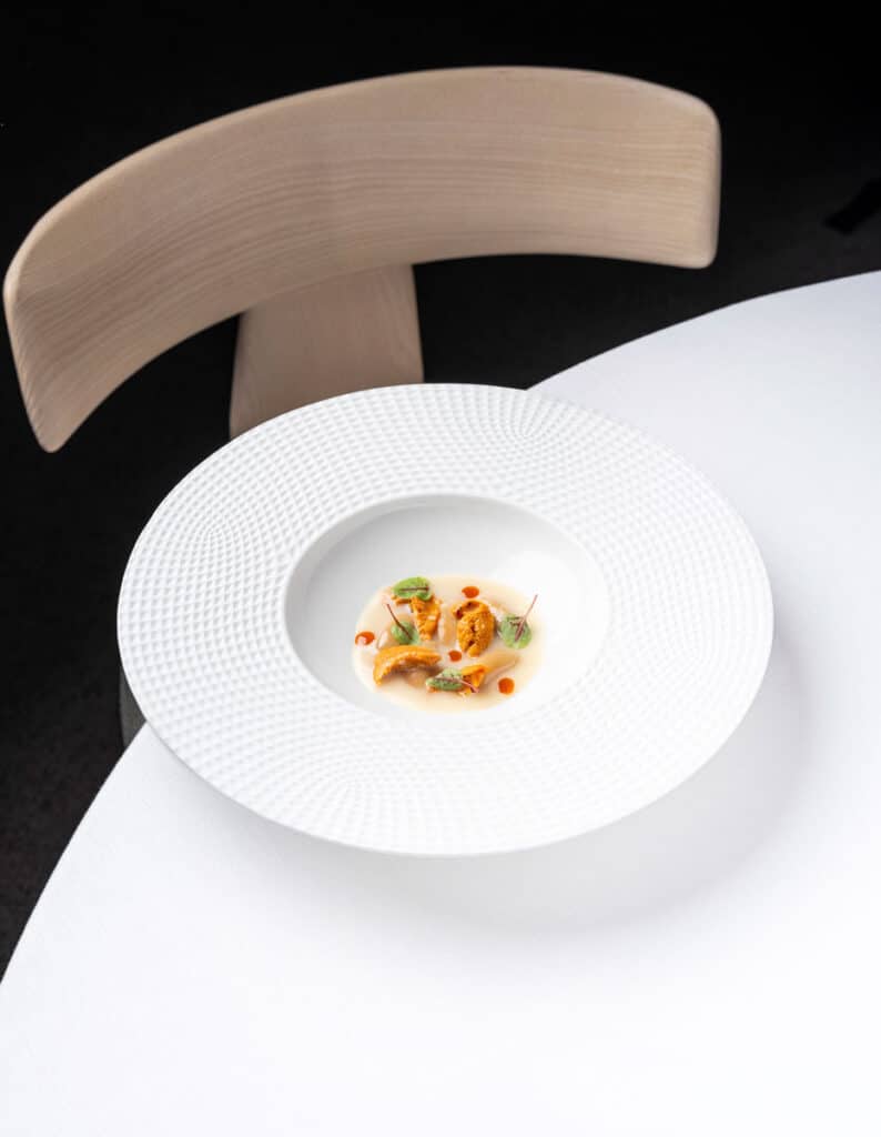 Fabes de Tineo, emulsión de su cocción y erizo 