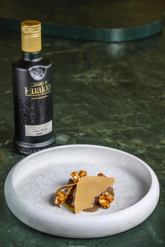 Oro líquido con apellido y territorio 5 Chocolate ahumado y caramelo salado Casas de Hualdo Reserva de Familia Presentacion cosecha 2025 26 Bancal Grandes Pagos Olivar 0002