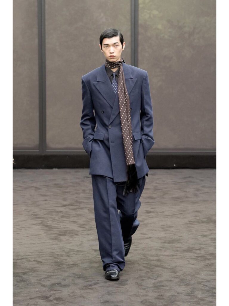 Códigos de estilo del traje azul 5 WhatsApp Image 2026 02 06 at 13.39.42 3