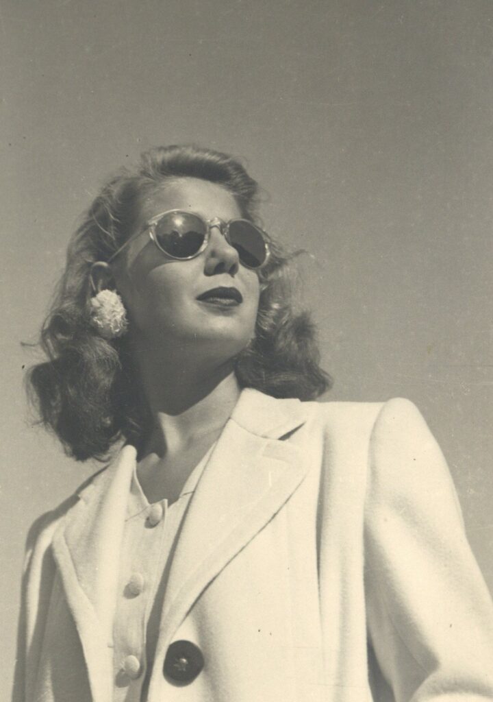 01 Cayetana Fitz James Stuart XVIII duquesa de Alba en su viaje de novios en Estados Unidos 1947jpg
