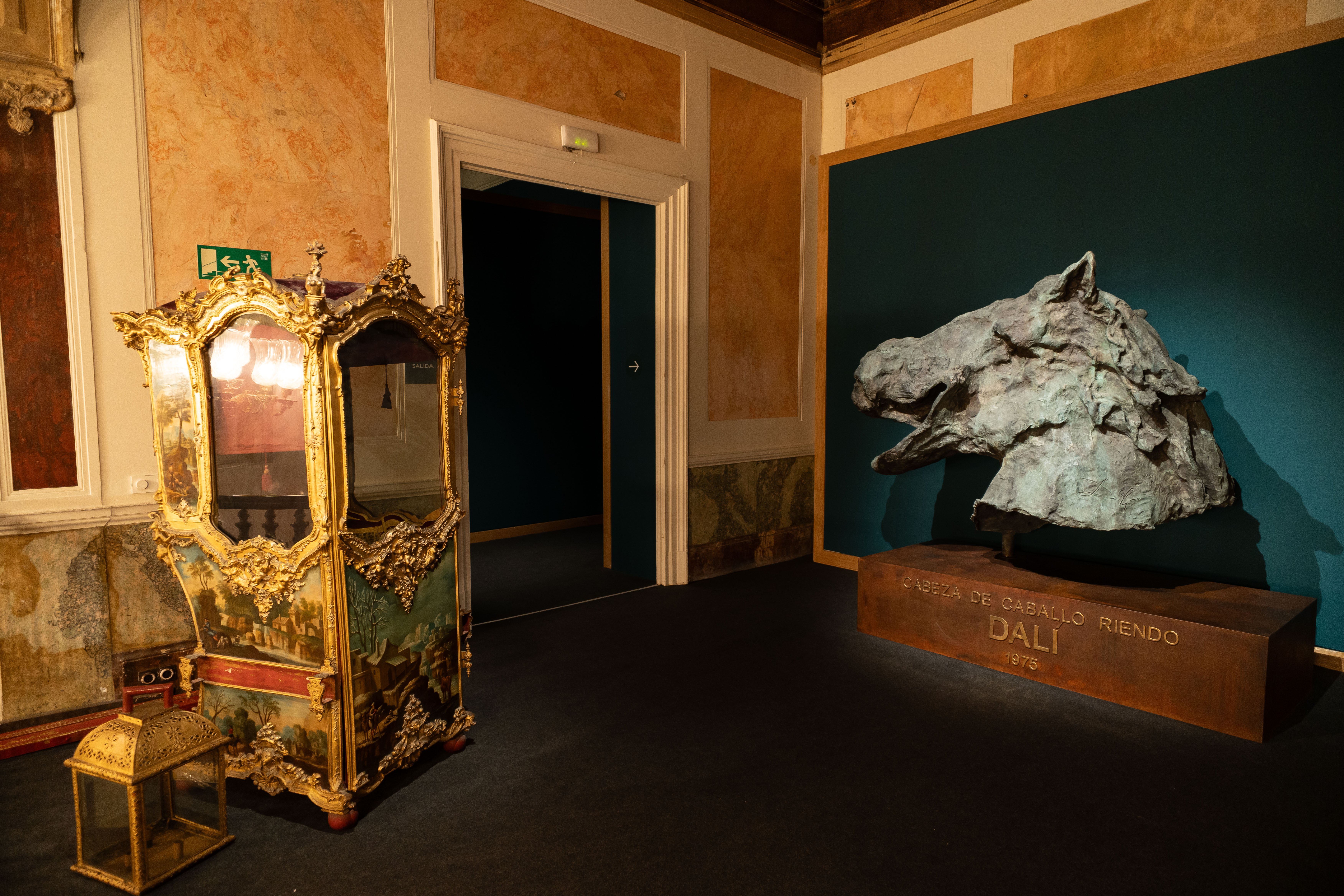 08 Dali Infinito Cabeza de caballo riendo