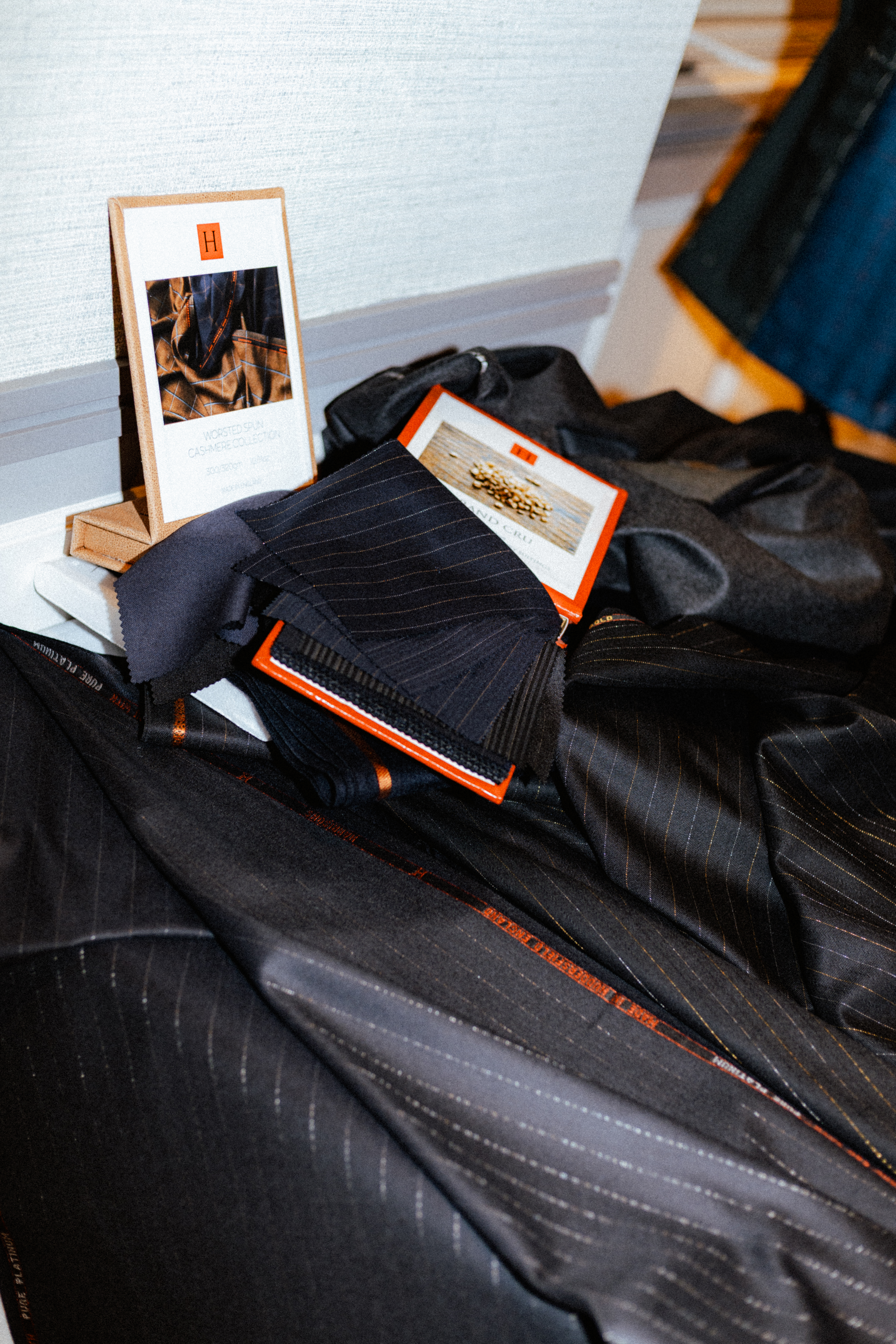 Grand Cru. 150´s con hilo oro y plantino