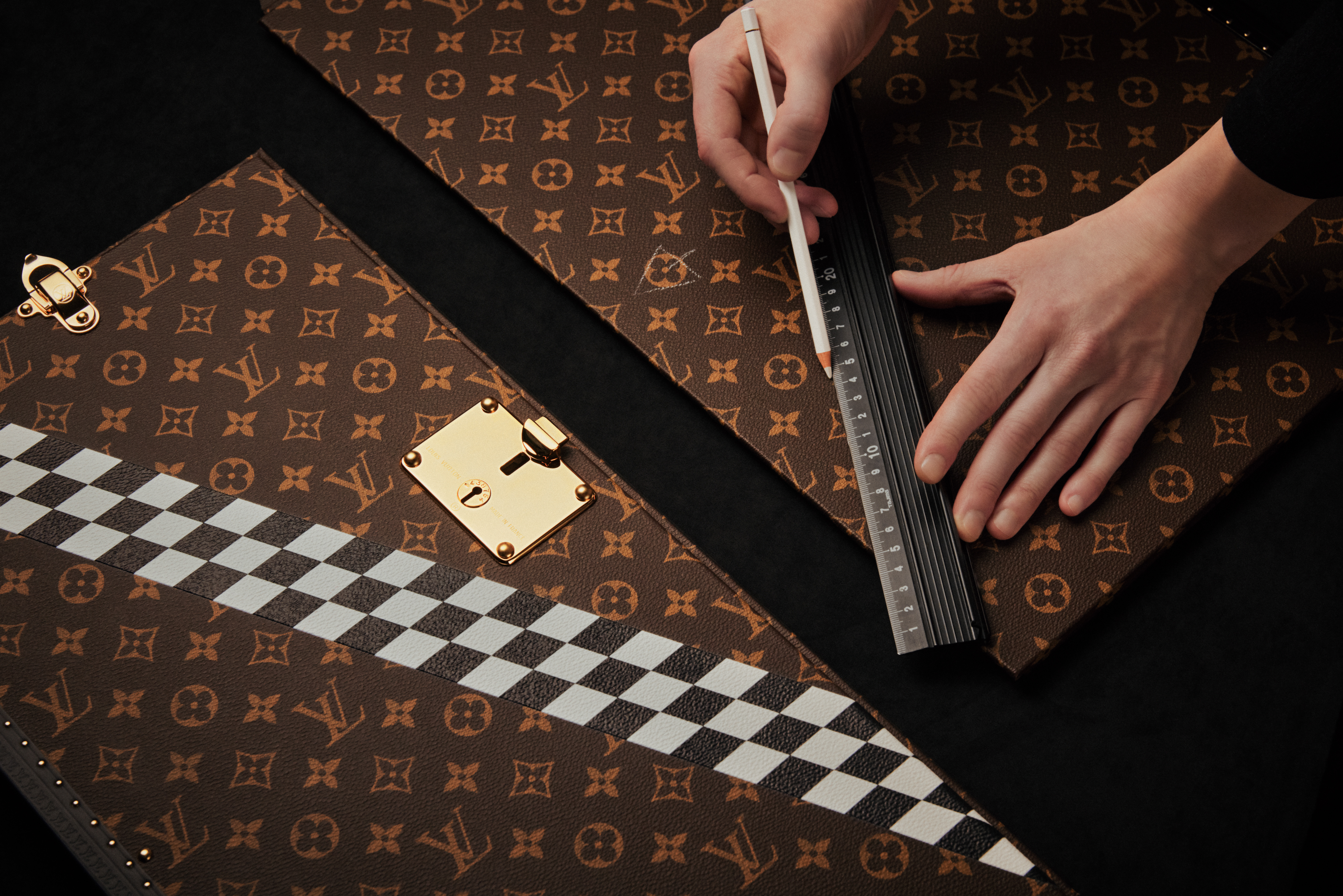 LOUIS VUITTON CHAMPIONSHIP TRUNK SAVOIR FAIRE 2