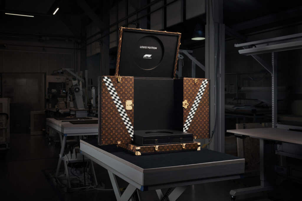 LOUIS VUITTON CHAMPIONSHIP TRUNK SAVOIR FAIRE 6