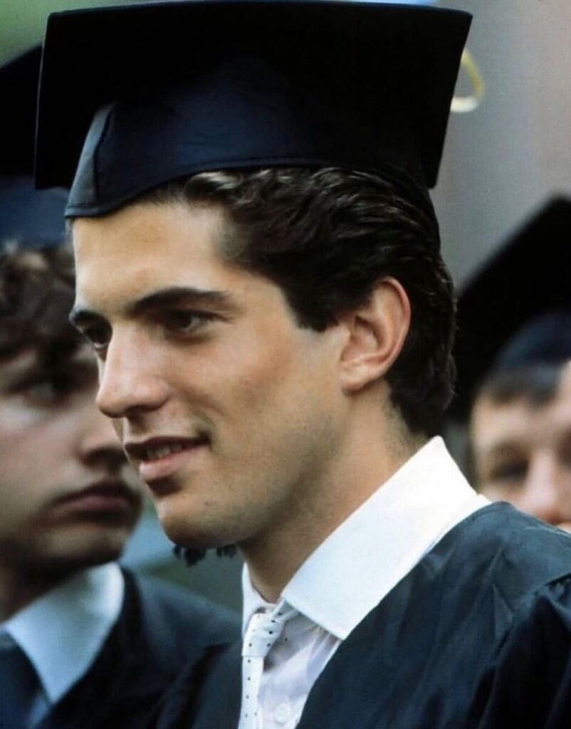 John F. Kennedy Jr. y el arte de la autoridad elegante 3 WhatsApp Image 2026 03 02 at 05.51.37 3