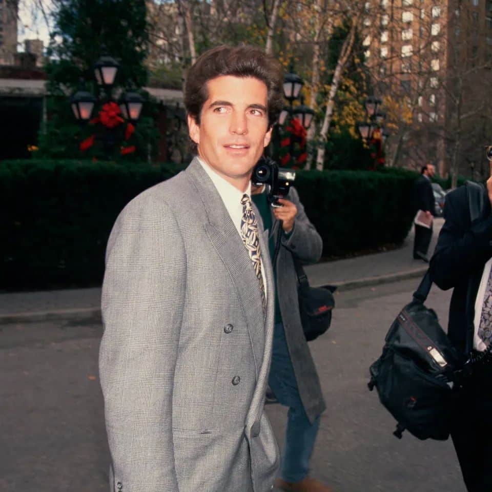 John F. Kennedy Jr. y el arte de la autoridad elegante 8 WhatsApp Image 2026 03 02 at 05.51.37