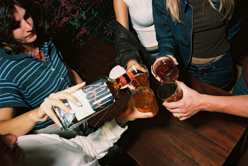 Bold Crew, el whisky que rompe las reglas 4 BOLD Crew entre amigos