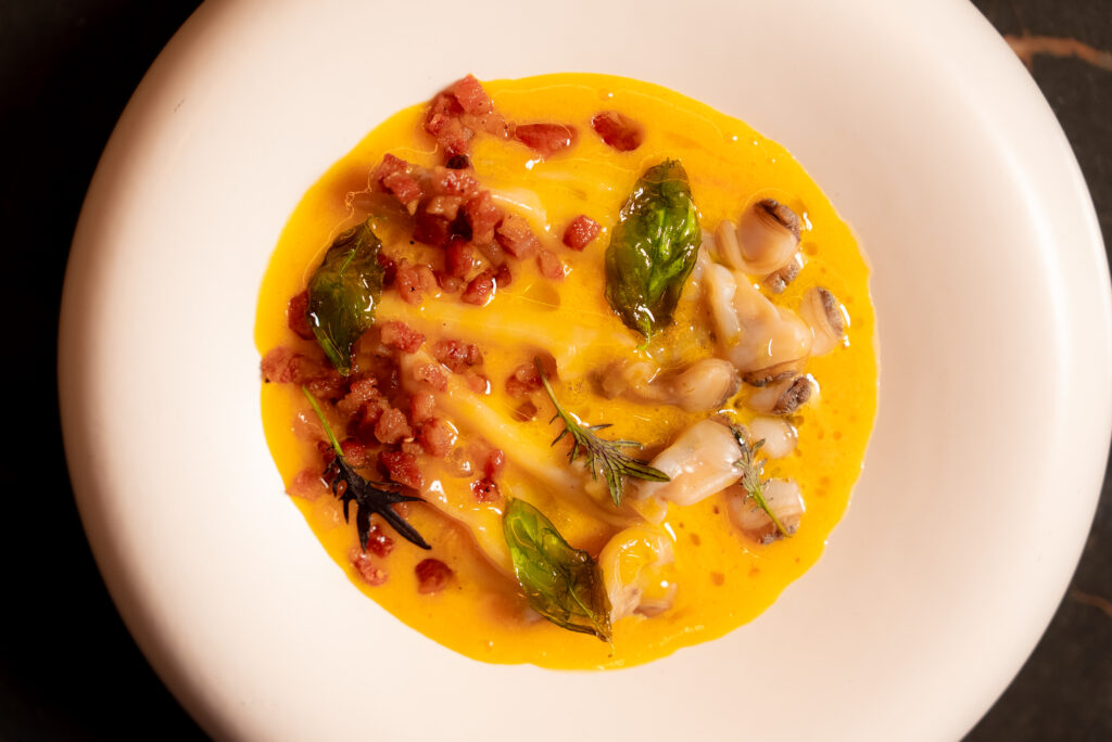 Carbonara de navajas a la brasa