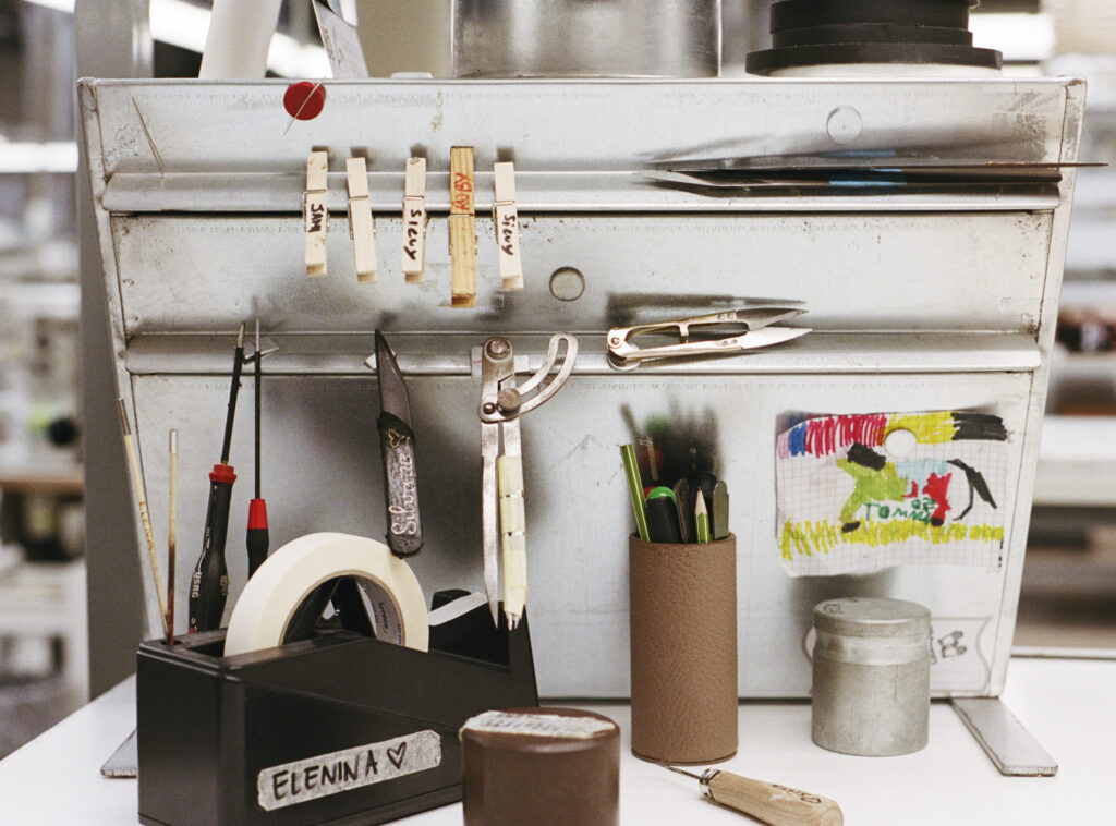 Dior Archie, la nueva silueta del lujo cotidiano 4 DIOR FALL 2026 COLLECTION VISUELS SAVOIR FAIRE ARCHIE BAG BY PAUL LEHR 1