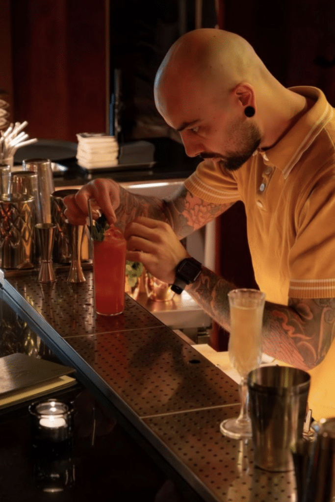 Fat Cats transforma la coctelería en una experiencia gastronómica inesperada 4 Captura de pantalla 2026 05 21 a las 7.53.43