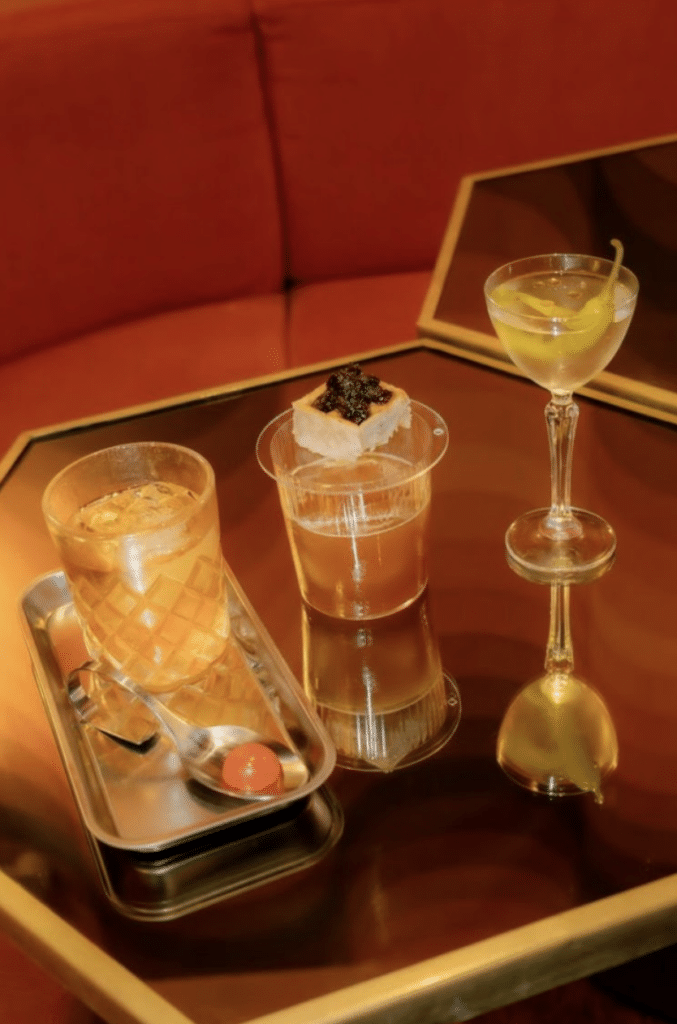 Fat Cats transforma la coctelería en una experiencia gastronómica inesperada 3 Captura de pantalla 2026 05 21 a las 7.53.49