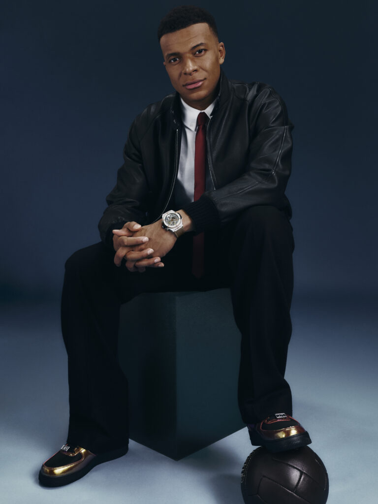 Hublot interpreta el carácter de Mbappé en su nuevo Big Bang Reloaded 4 Hublot Ambassador Kylian Mbappe wearing the Big Bang Reloaded Kylian Mbappe 2