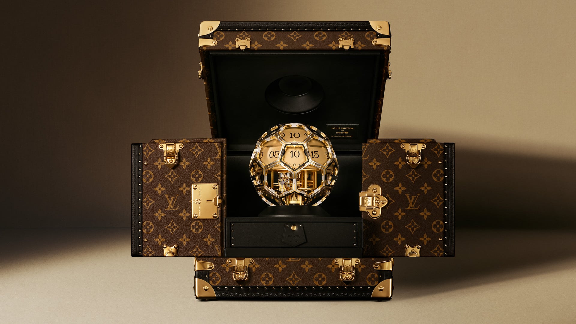 LOUIS VUITTON for UNICEF LOUIS VUITTON UNITY TIME OBJECT TRUNK 3