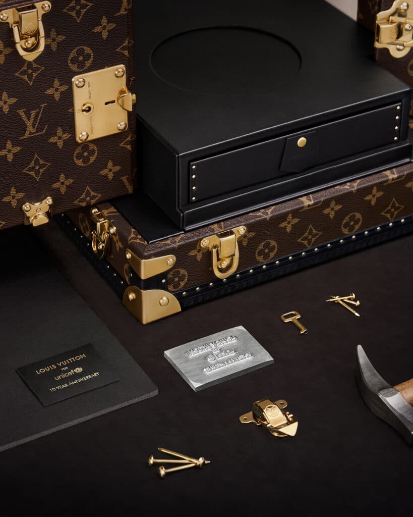 LOUIS VUITTON for UNICEF LOUIS VUITTON UNITY TIME OBJECT 3 1600x2000