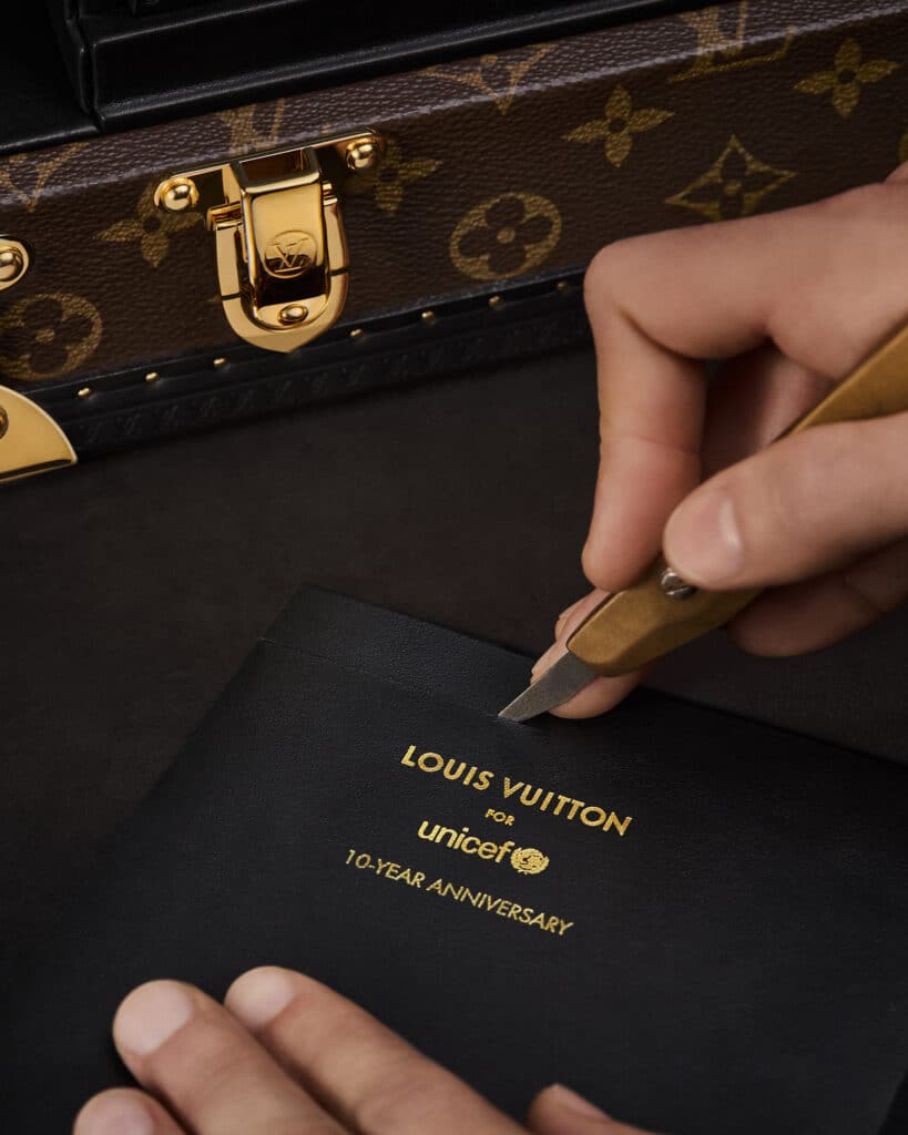 LOUIS VUITTON for UNICEF LOUIS VUITTON UNITY TIME OBJECT 5 1600x2000
