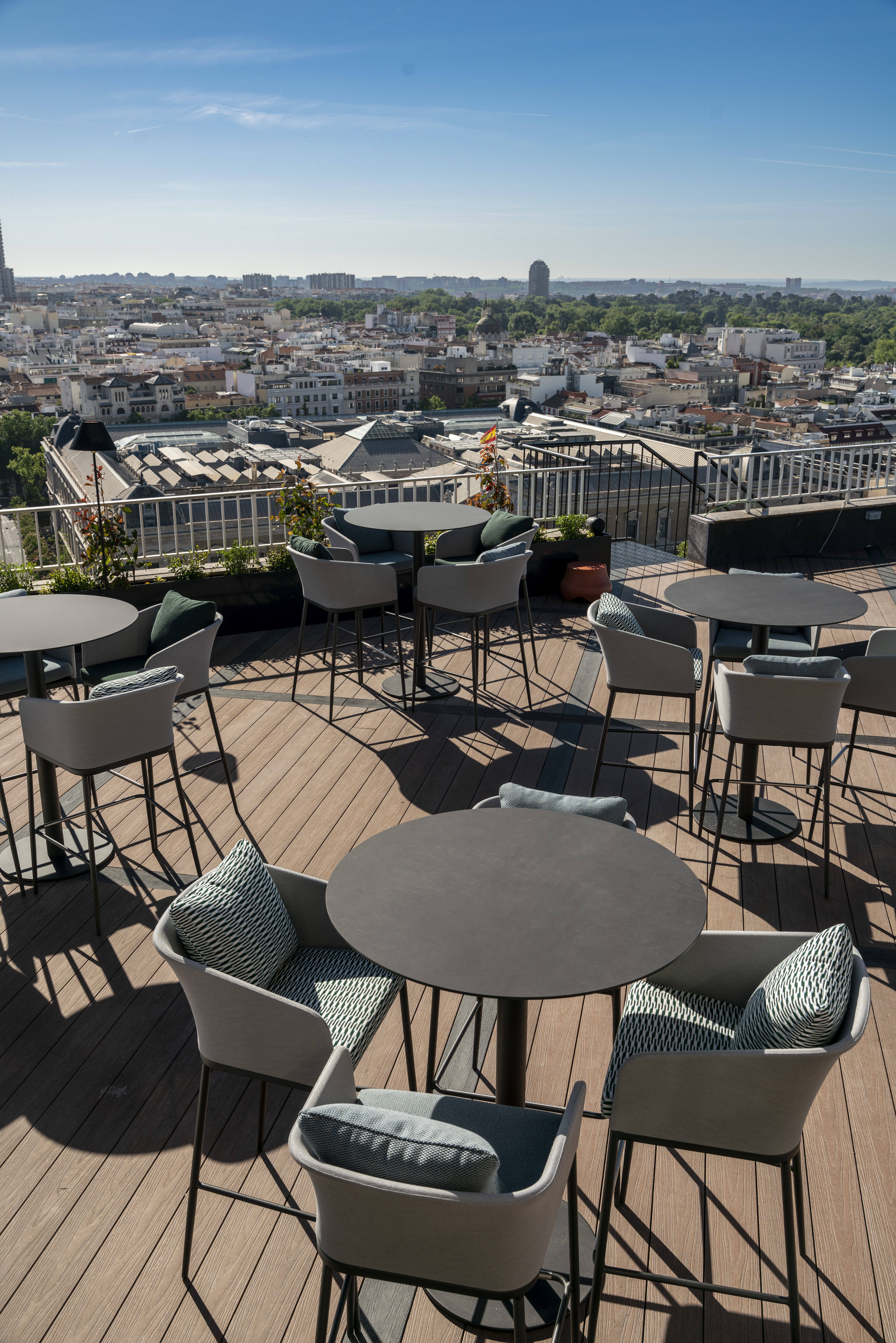 Madrid desde las alturas: los rooftops de Azotea Grupo que marcan la temporada del tardeo 4 ClubFinancieroGenova 385