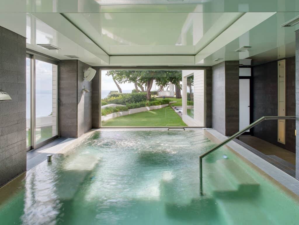 El Mediterráneo se prepara para un espectáculo irrepetible con las experiencias exclusivas de Gran Meliá 5 364GranMeliadeMar Spa By Clarins pool