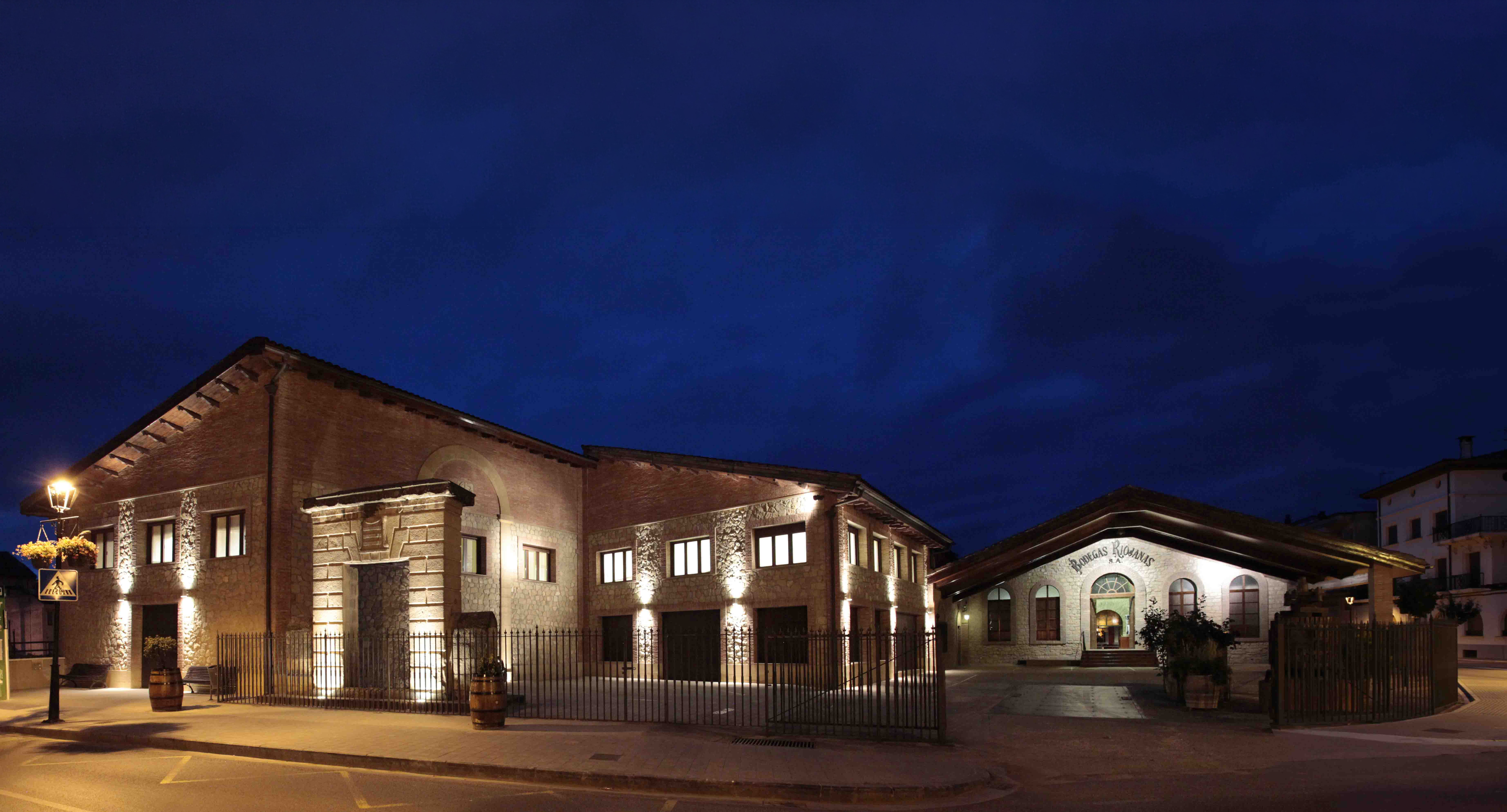 Vintae abre un nuevo capítulo para Bodegas Riojanas 7 Bodegas Riojanas Exterior vista nocturna
