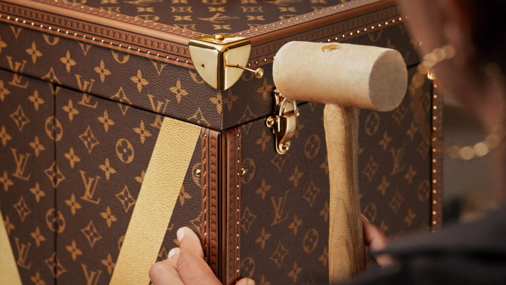 LOUIS VUITTON FIFA WORLD CUP 2026 TROPHY TRUNK SAVOIR FAIRE VISUALS8