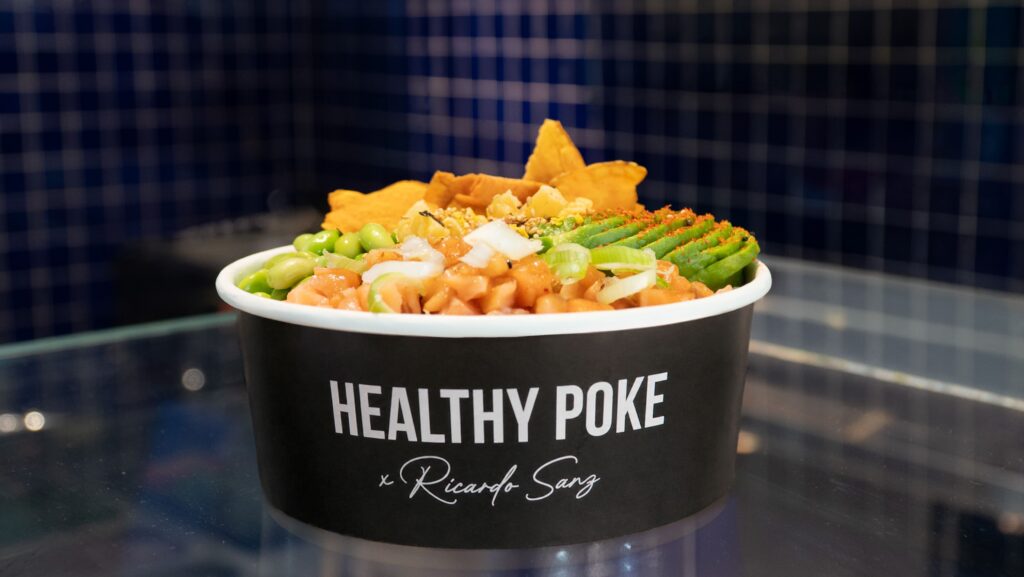 Healthy Poke y Ricardo Sanz llevan el poke a una nueva dimensión con una colección inspirada en las cuatro estaciones 3 RICARDO SANZ X HEALTHY POKE POKE NATSU