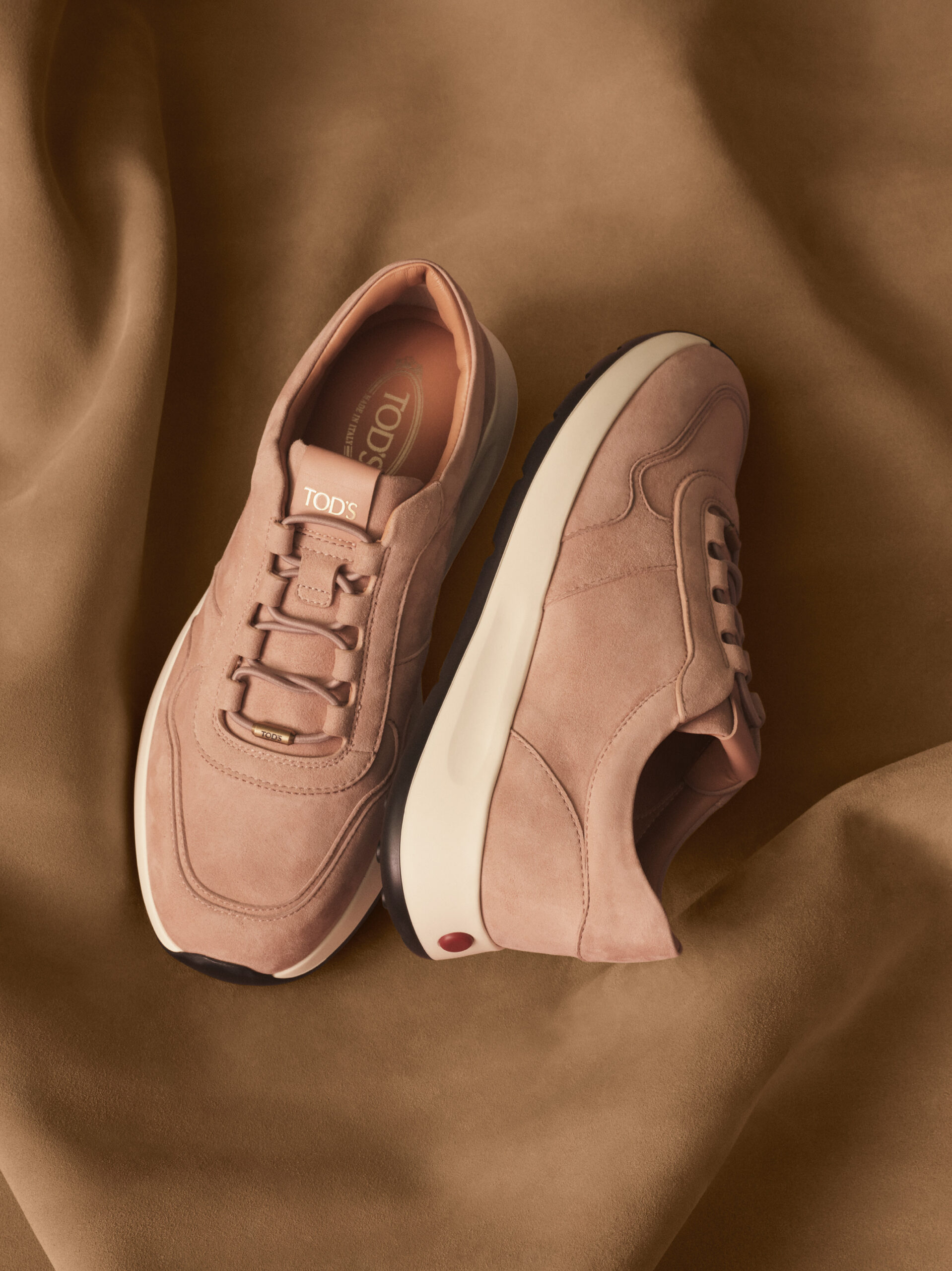 TOD S THE ART OF CRAFTSMANSHIP PRE FALL 27 AD CAMPAIGN IMAGE 34 scaled