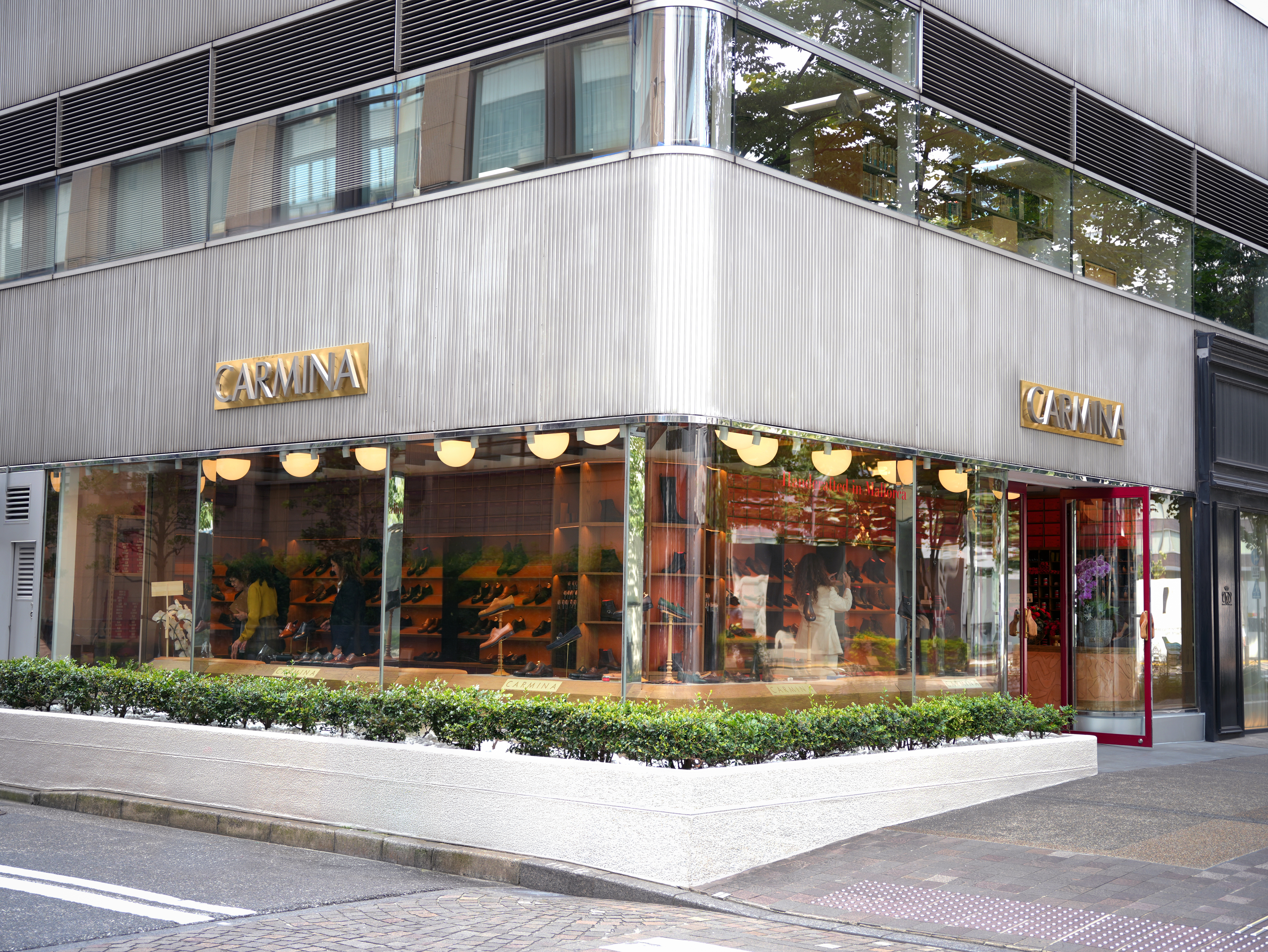 carmina tokyo store 1 2