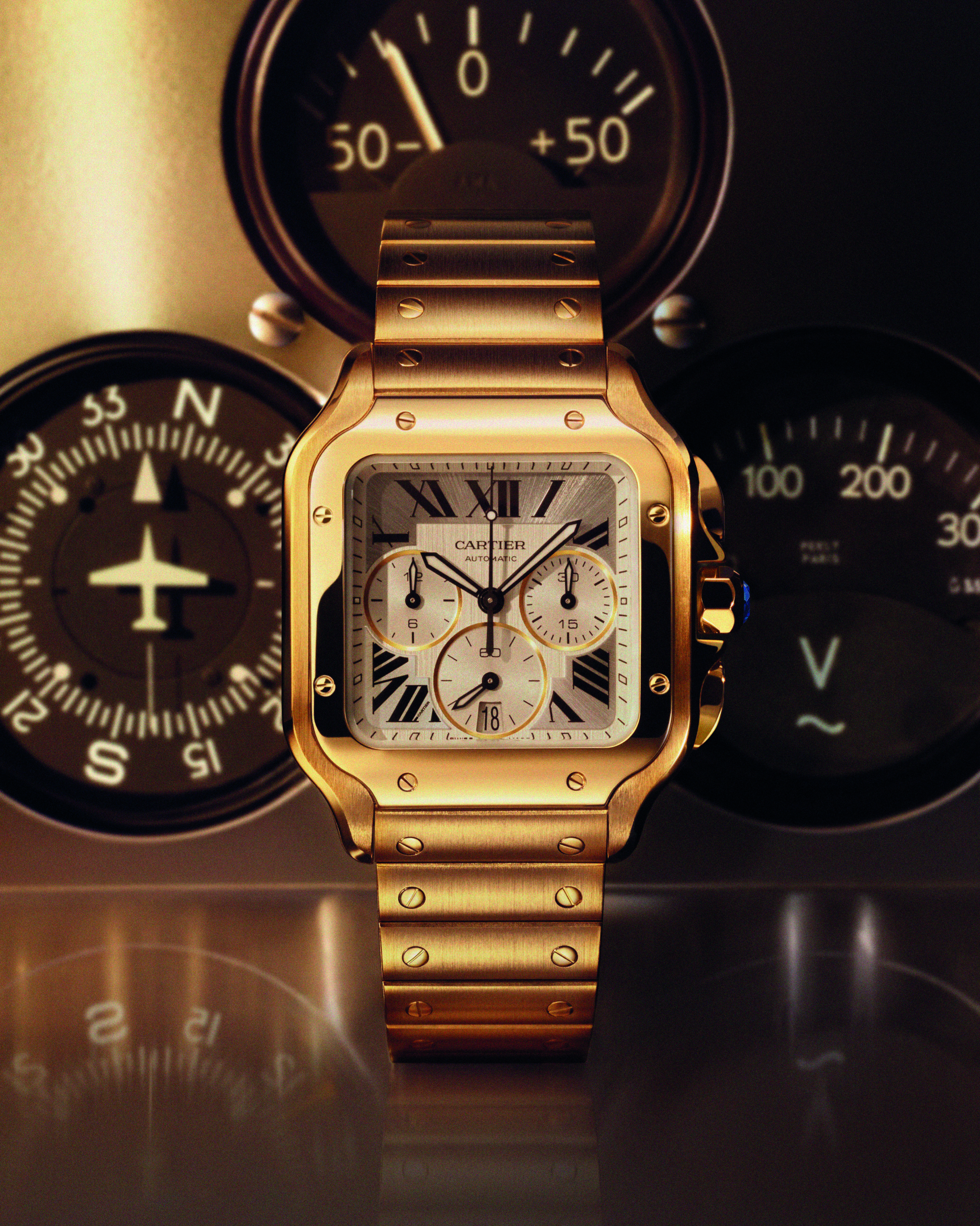 Cartier, vuelo cronometrado 3 PUWA12070 Santos de Cartier CHRONOGRAPH Gold STILL LIFE Press 24x30 scaled