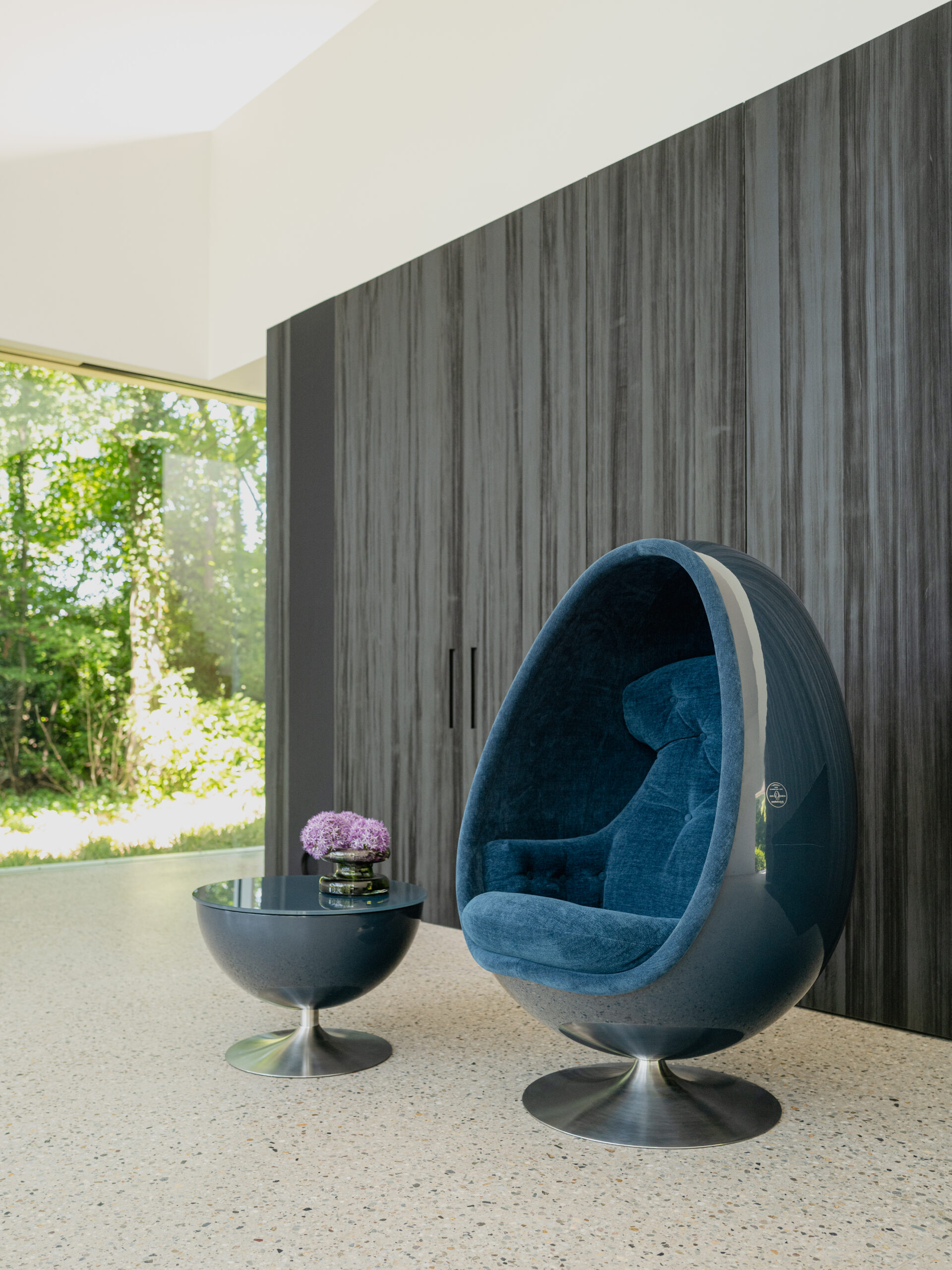 El sillón que transforma un rincón en un refugio: Roche Bobois revive el icónico Ovalia 3 20260528 Baptiste Le Quiniou SCENETTES 06 HD scaled