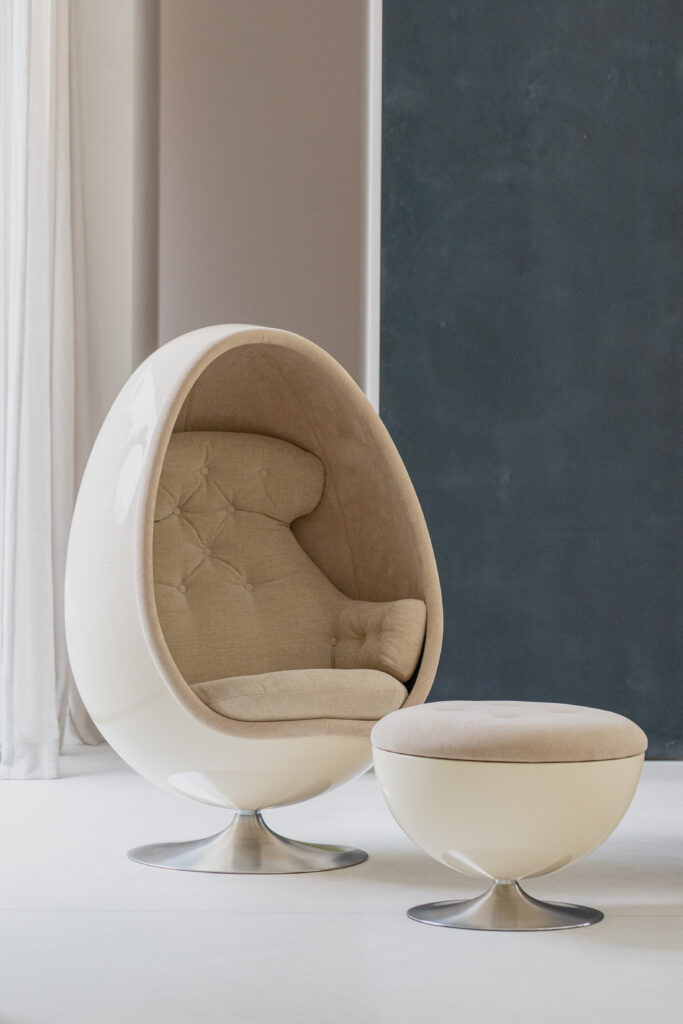 El sillón que transforma un rincón en un refugio: Roche Bobois revive el icónico Ovalia 5 20260529 Baptiste Le Quiniou AMBRE 04 HD