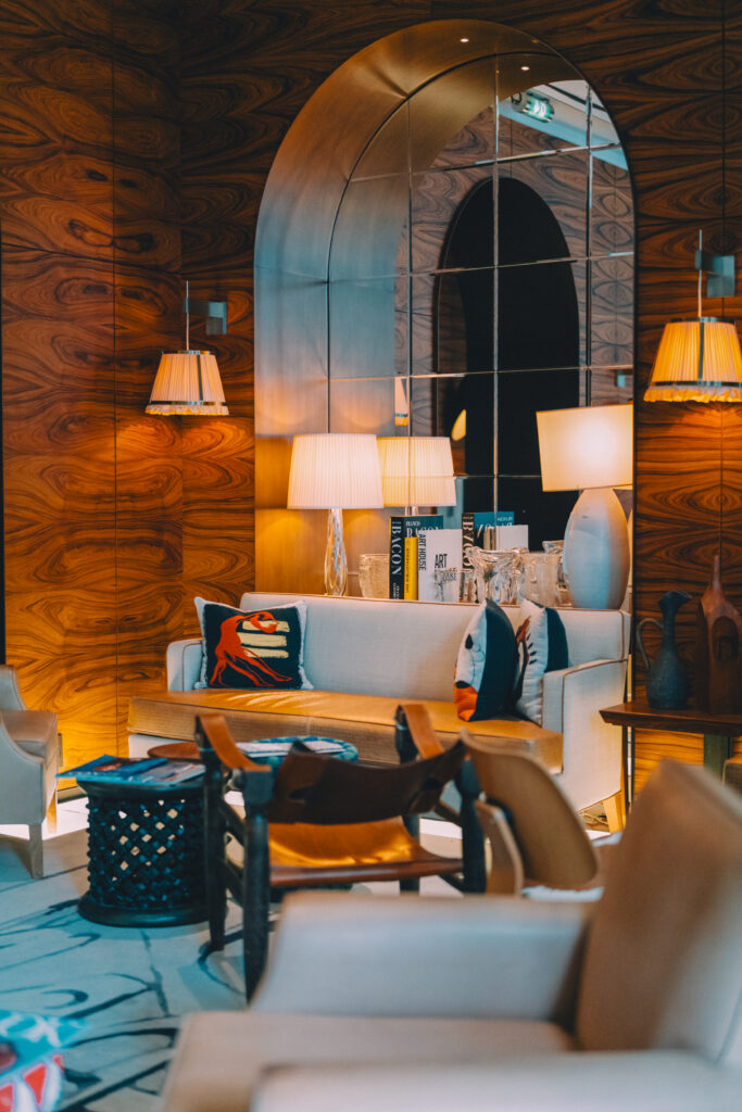 El lobby como escenario de la vida urbana 7 BRACH PARIS