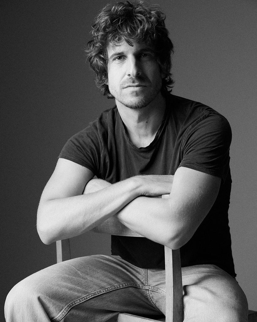 Cinco Jotas y el artista Ignasi Monreal presentan una colección navideña inspirada en el patrimonio de la dehesa 4 IGNASI MONREAL 1