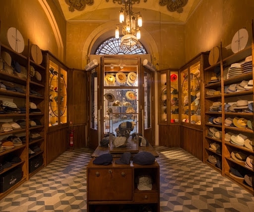 UP Headwear lleva la ciudad a la cabeza 2 Sant Pere